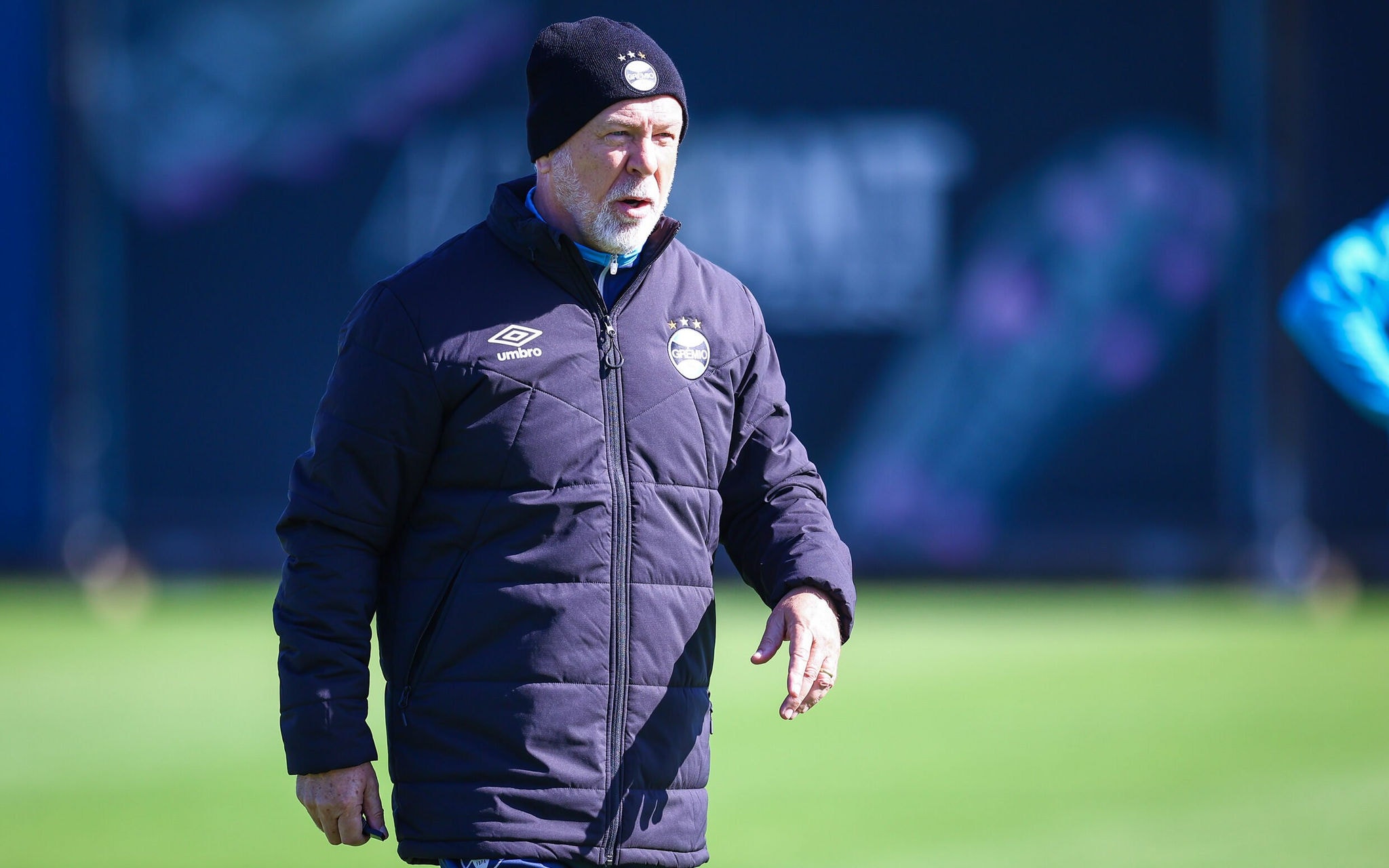 Mano Menezes em treinamento do Grêmio. (Foto: Lucas Uebel/Grêmio FBPA)