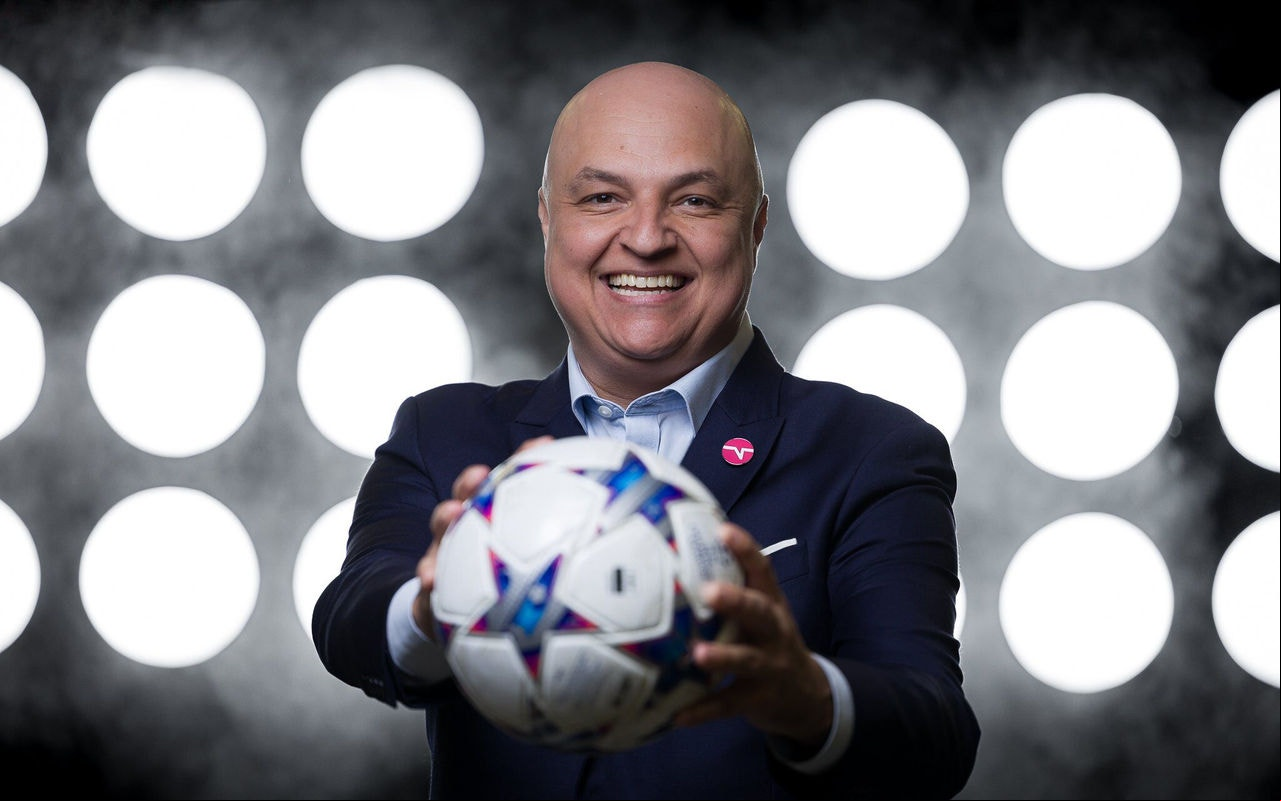 André Henning narrou o título do PSG na Champions League 24/25 (Foto: Divulgação/TNT)