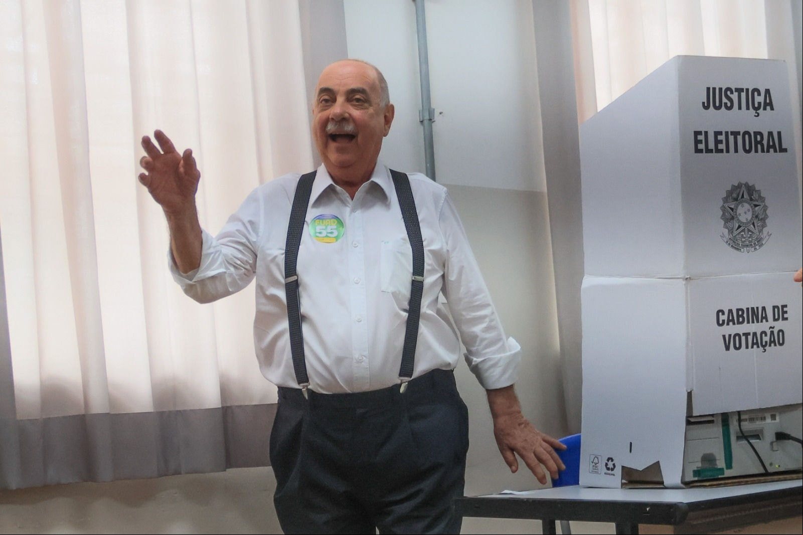 O prefeito reeleito Fuad Noman (PSD) durante votação na manhã deste domingo (27 de outubro)