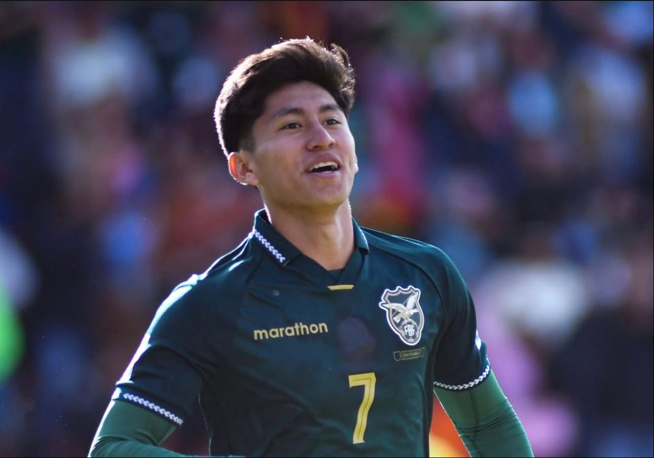 Miguelito comemora o gol marcado contra o Chile, o prmeiro da Bolívia no jogo
