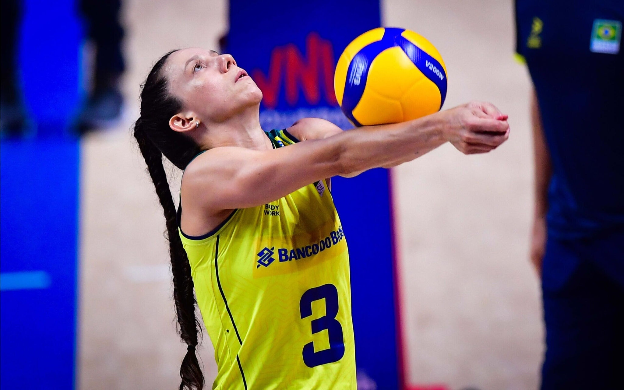Macris e Roberta são criticadas por torcedores. (Foto: Divulgação / Volleyball World)