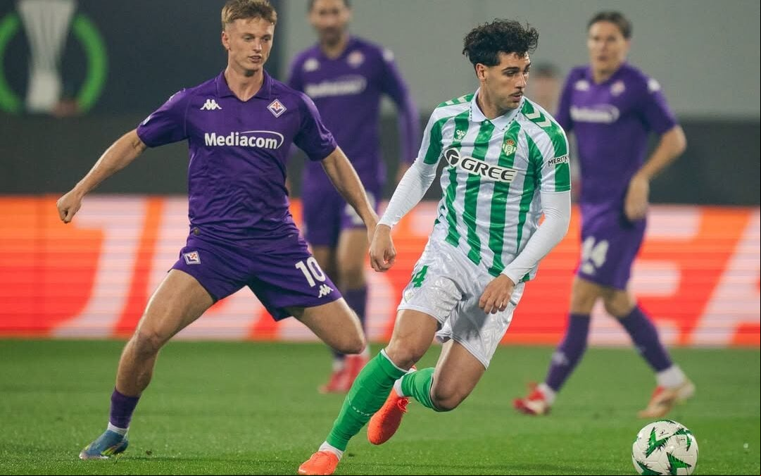 Johnny em ação no duelo entre Fiorentina e Real Betis, pela Europa League (Foto: Reprodução/Instagram)
