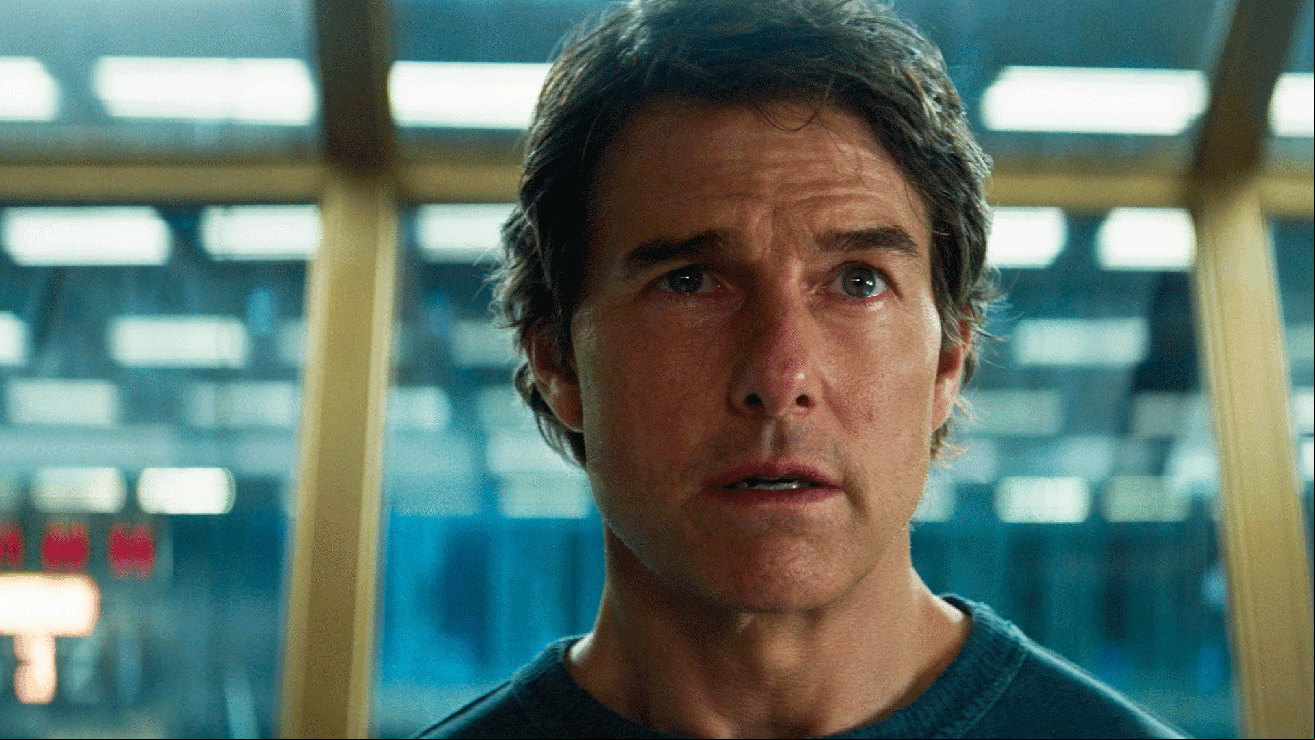 Ethan Hunt (Tom Cruise) pede a seus companheiros para confiarem nele uma última vez.